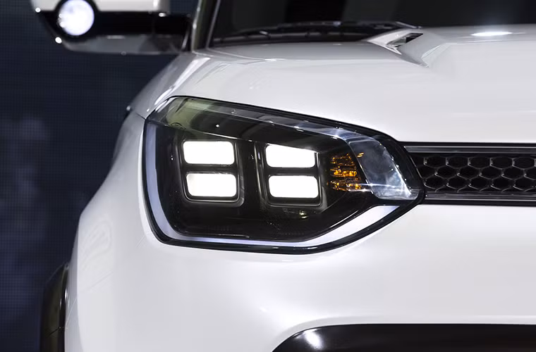 Phong cách đèn pha trên mẫu xe concept Kia Trail'ster mang đến một cái nhìn khác biệt.