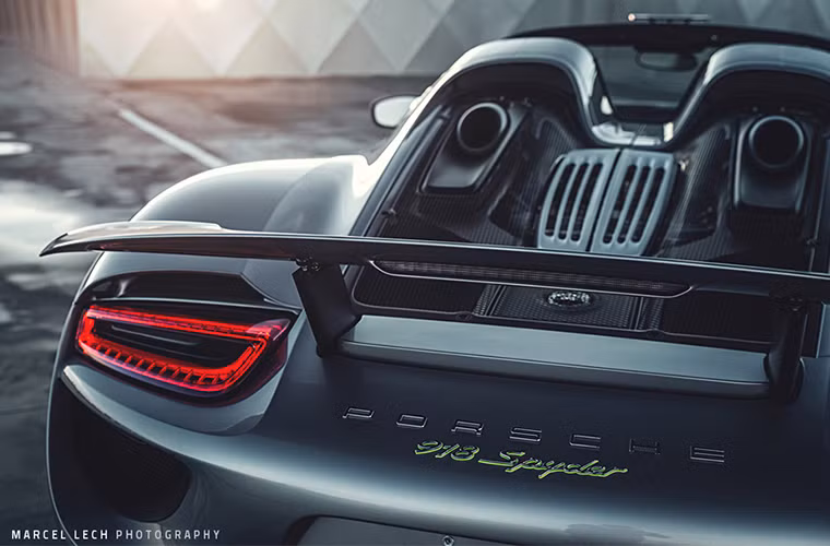918 Spyder trang bị hộp số tự động ly hợp kép PDK 7 cấp.