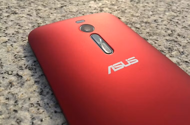 Còn ZenFone 2 trang bị 4GB RAM có giá 439USD (tương đương 9,3 triệu đồng).