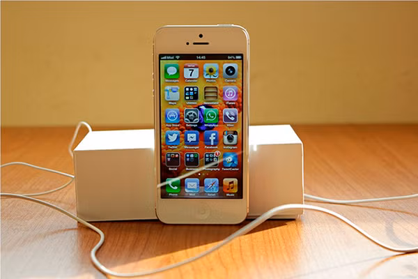 Nhung rui ro khi mua dien thoai iPhone cu mua giap Tet