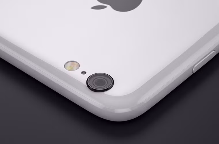 Camera lồi lên một chút ở mặt sau.