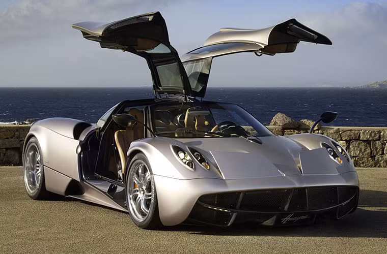  7. Pagani Huayra: Pagani Zonda là một chiếc xe đàn anh tuyệt vời, có tên gọi cũng dễ phát âm.