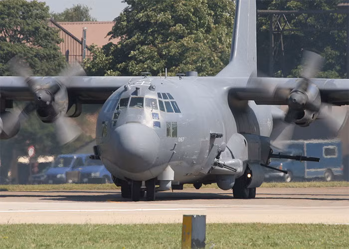 AC-130 cũng được trang bị pháo 45mm. (Ảnh: Jetphotos)