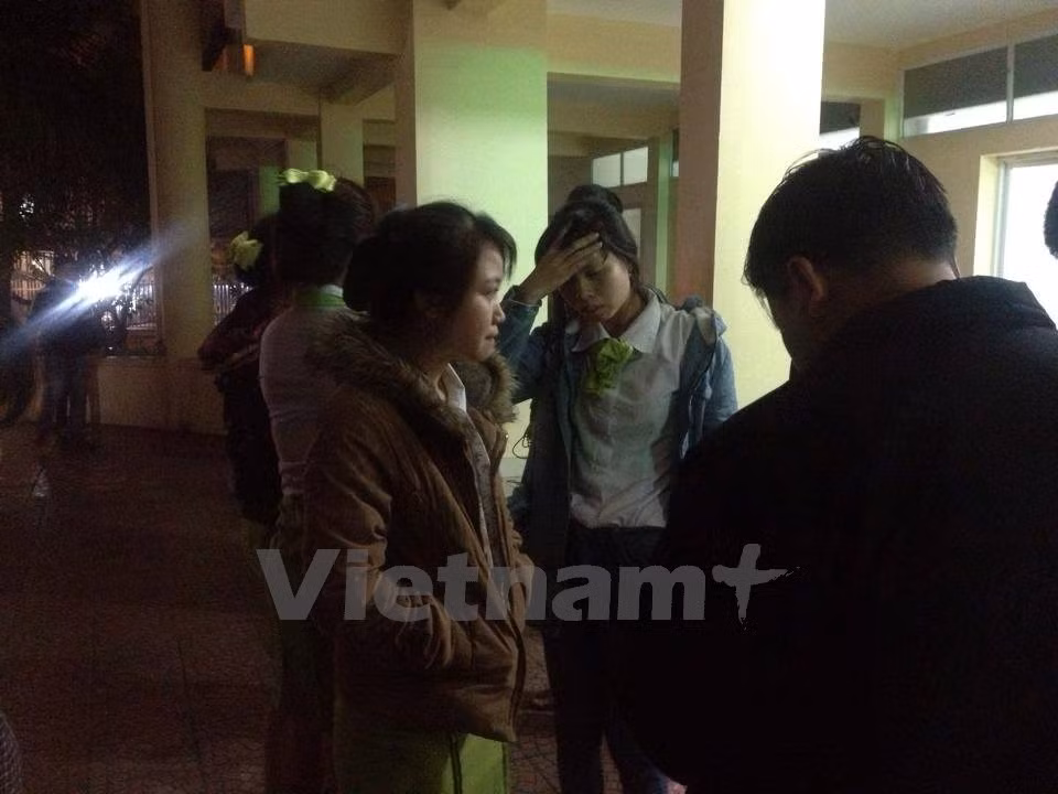 21h45 phút, 4 nhân viên Big C đã tương đối tỉnh táo được đưa về. Tuy nhiên trên nét mặt của họ vẫn lộ rõ vẻ mệt mỏi vì sự cố.