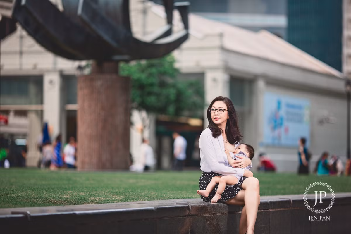 Theo Jen Pan: “Không ai được quyền nói rằng người phụ nữ cho con bú hay hút sữa ở công sở sẽ ảnh hưởng đến năng suất làm việc của họ. Không ai được yêu cầu một người phụ nữ đang hút sữa để dành cho con phải ngừng lại vì việc này làm ảnh hưởng đến đồng nghiệp”.