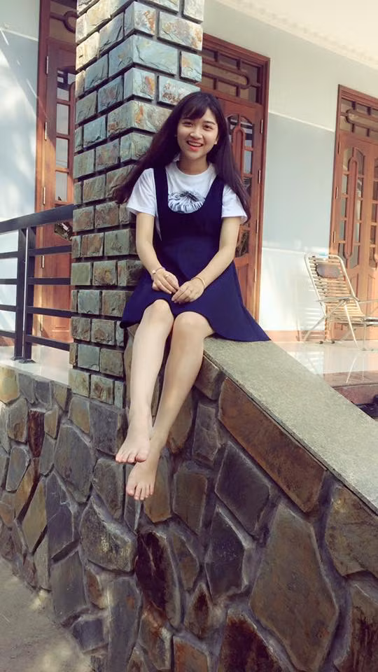 Ngắm những hình ảnh của Phương Dung, thành viên fanpage Beat đã đặt cho cô biệt danh "nữ sinh cảnh sát xinh nhất Đông Nam Bộ". Trước phản ứng của dân mạng Phương Dung tỏ ra khiêm tốn và hiện vẫn chưa muốn tiết lộ, chia sẻ thêm về bản thân.
