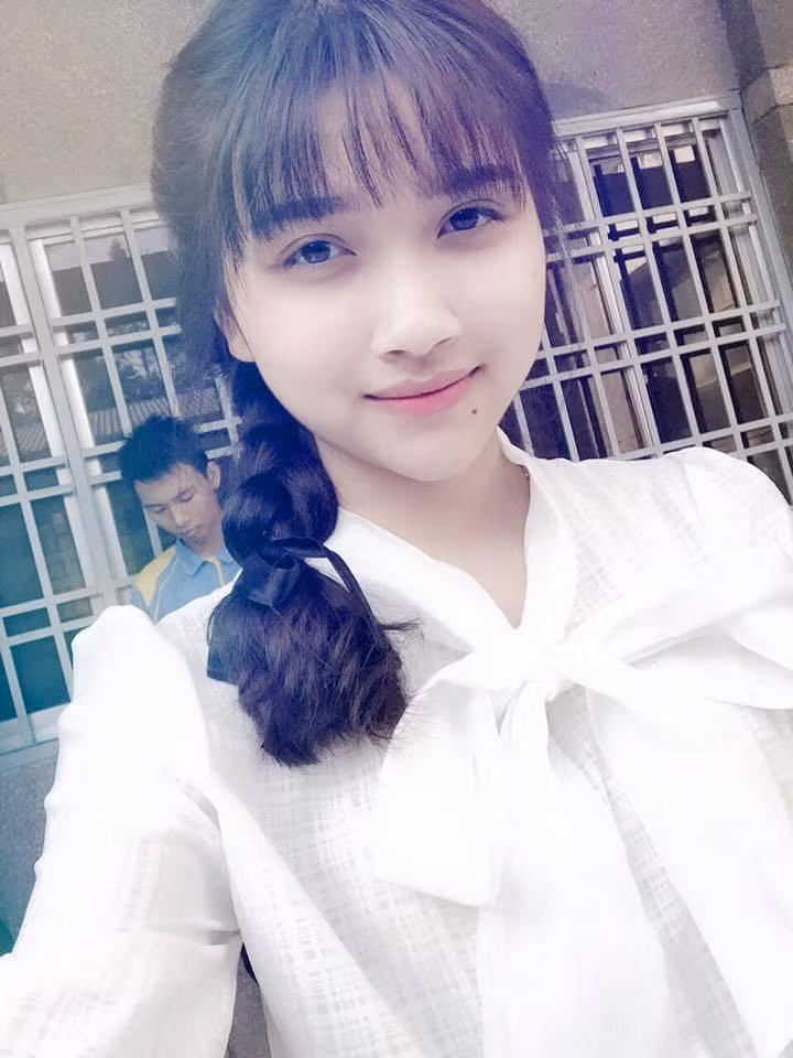 Giống như nhiều bạn bè cùng trang lứa, Phương Dung có sở thích đi du lịch và chụp ảnh "tự sướng". Qua những bức ảnh và dòng chia sẻ trên trang cá nhân, có thể thấy cô bạn thường được đi đến rất nhiều nơi, từ Bắc đến Nam.