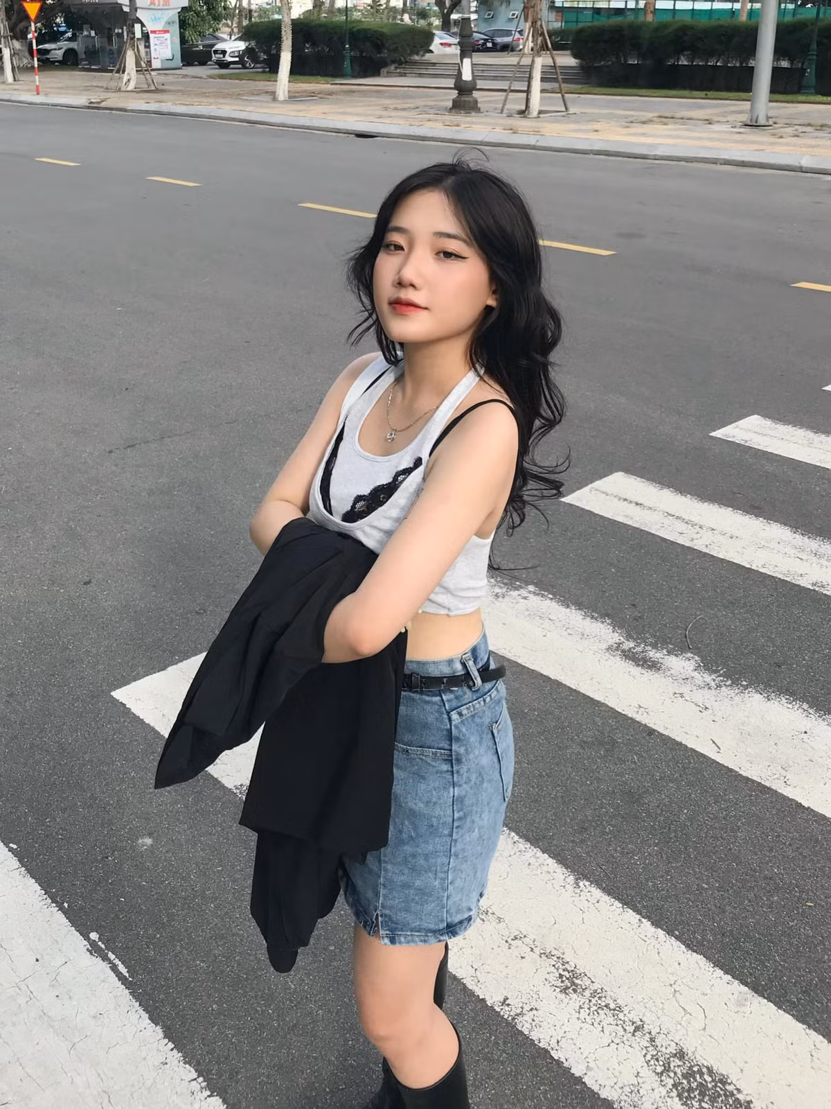 Nổi tiếng nhờ có vẻ ngoài thánh thiện, đường nét gương mặt xinh đẹp hài hòa, đặc biệt là cực giống Suzy, Hồng Hạnh trở thành cái tên được nhắc đến nhiều nhất trên các diễn đàn mạng hiện tại. Ảnh: FBNV