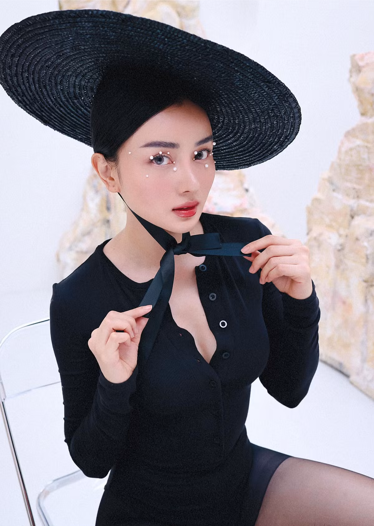 Angela Chu có lẽ là " hot girl dao kéo" với những màn phẫu thuật thẩm mỹ thành công nhất từ trước tới nay.