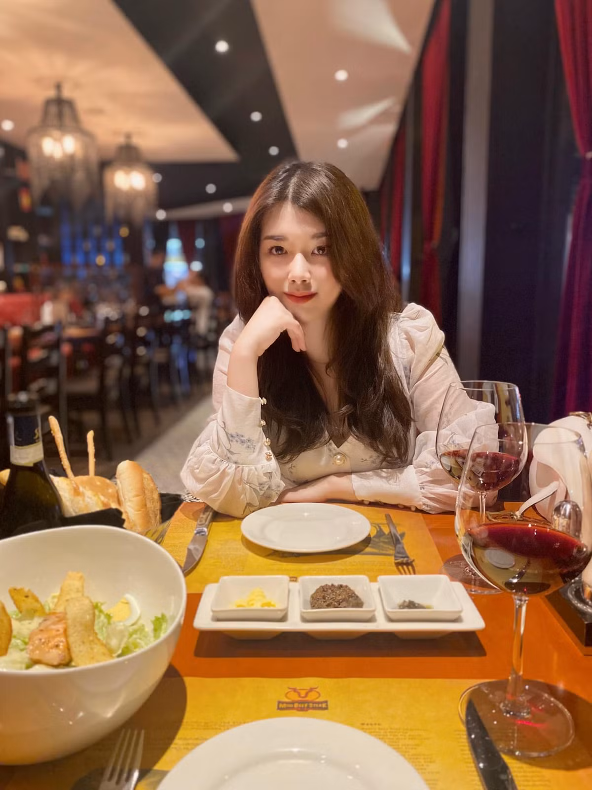 Chia sẻ về sự thay đổi về ngoại hình, Anh Thư cho biết mình không hề phẫu thuật thẩm mỹ mà tự điều chỉnh cũng như chăm sóc bản thân tốt hơn.
