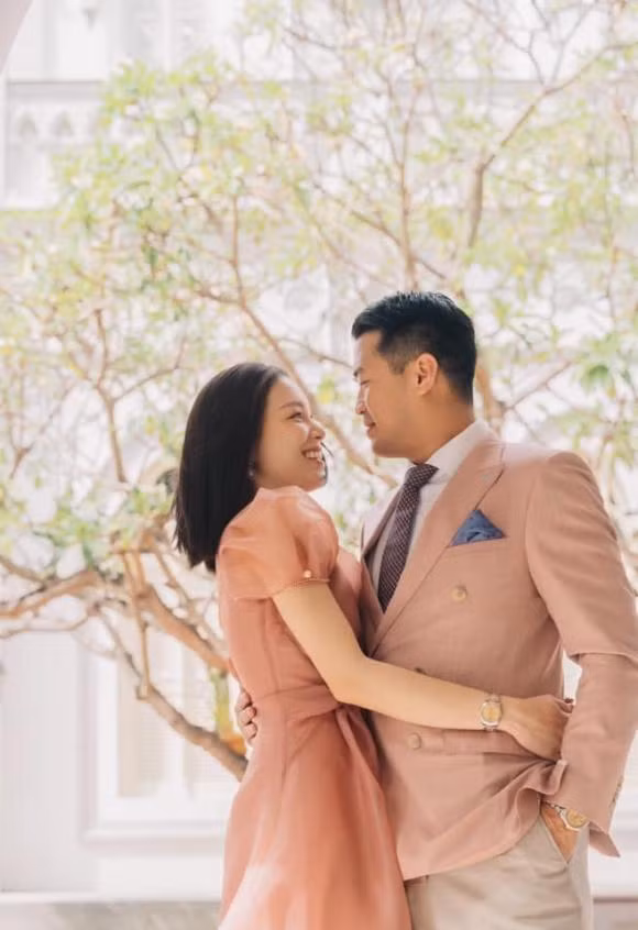 Phillip Nguyễn sinh năm 1986. Anh là con trai của doanh nhân Johnathan Hạnh Nguyễn, em trai Louis Nguyễn và cũng là em chồng diễn viên Tăng Thanh Hà. Anh là người sáng lập ra nhiều công ty về tổ chức sự kiện, thiết kế thời trang.
