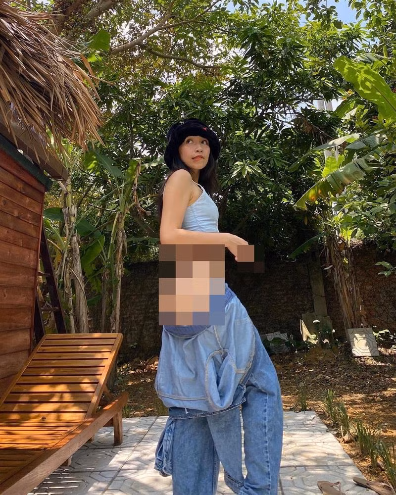 Trước đó, Mỹ Anh đã vấp phải làn sóng chỉ trích dữ dội bởi những tấm ảnh... tụt quần khoe vòng 3 táo bạo.