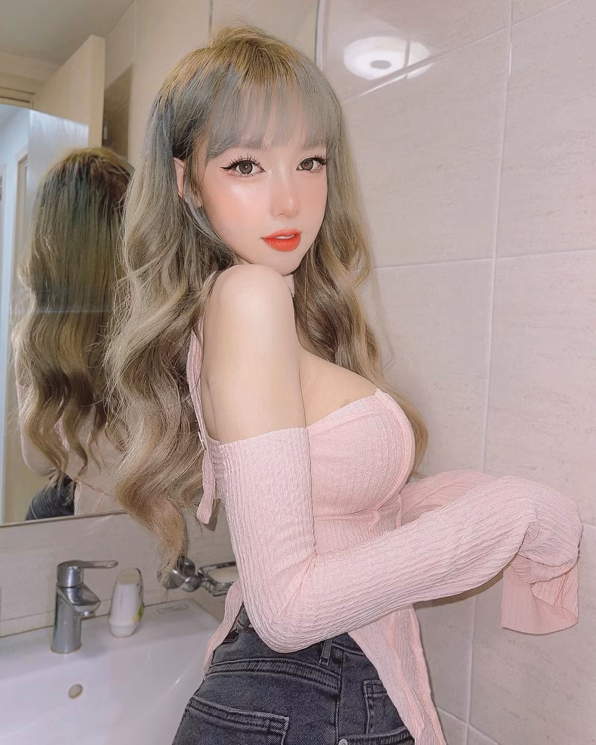  Hot girl chuyển giới Mym Trần, sinh năm 1997, sống tại TP HCM là cái tên gây chú ý thời gian qua nhờ tham gia cuộc thi Hoa hậu hoàn vũ Việt Nam 2021.