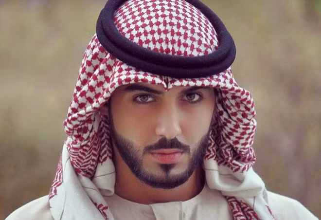Vụt nổi lên từ câu chuyện bị trục xuất khỏi Arab Saudi vào năm 2013 vì quá điển trai, trai đẹp Omar trở thành một trong những "hiện tượng mạng" được quan tâm nhất tại nhiều nước, trong đó có Việt Nam.