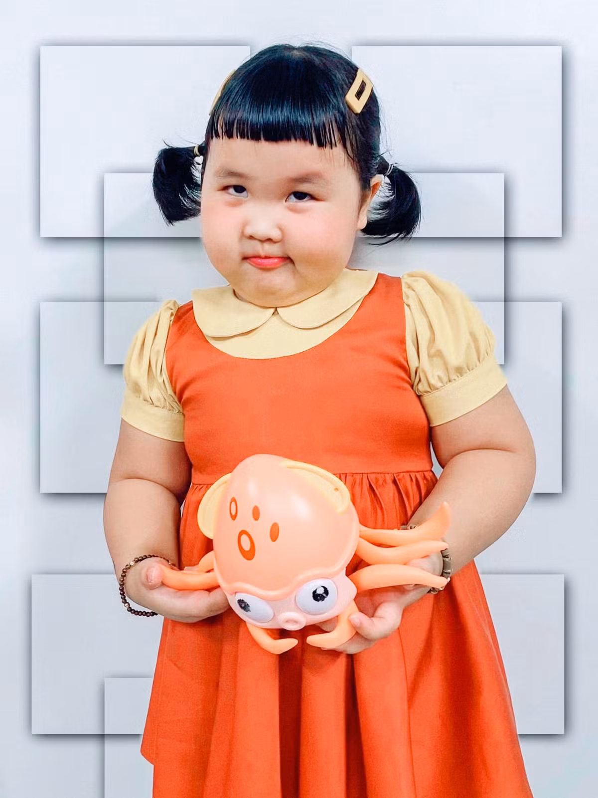 Hình ảnh của cô bé sau khi được đăng tải liền lập tức nhận được đông đảo sự chia sẻ, tương tác và yêu thích từ cộng đồng mạng.