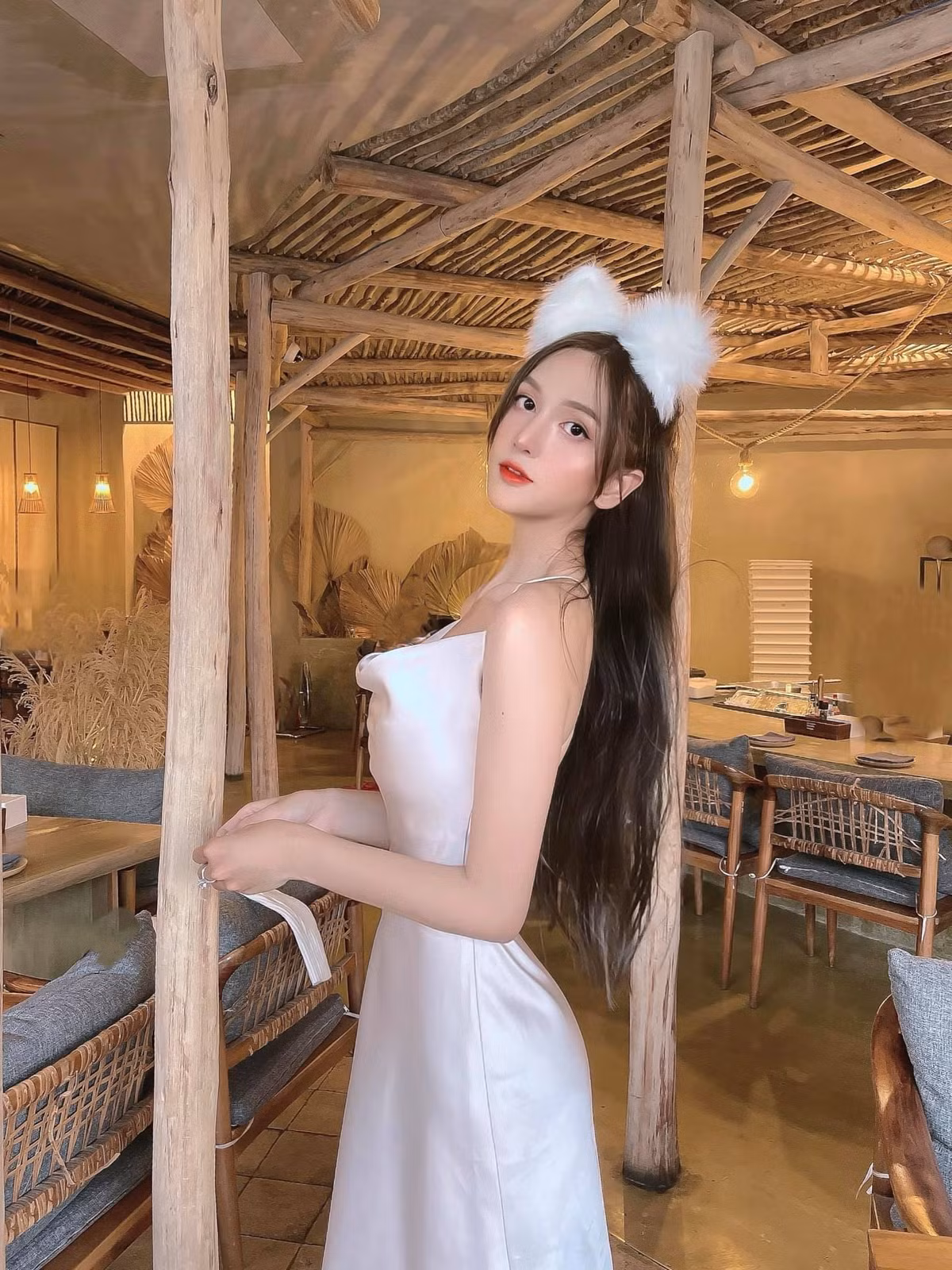 Nếu không giới thiệu và không đăng ảnh của mình trước đây, chắc chẳng ai tin, cô từng mang hình hài của một chàng trai. Ảnh: FBNV