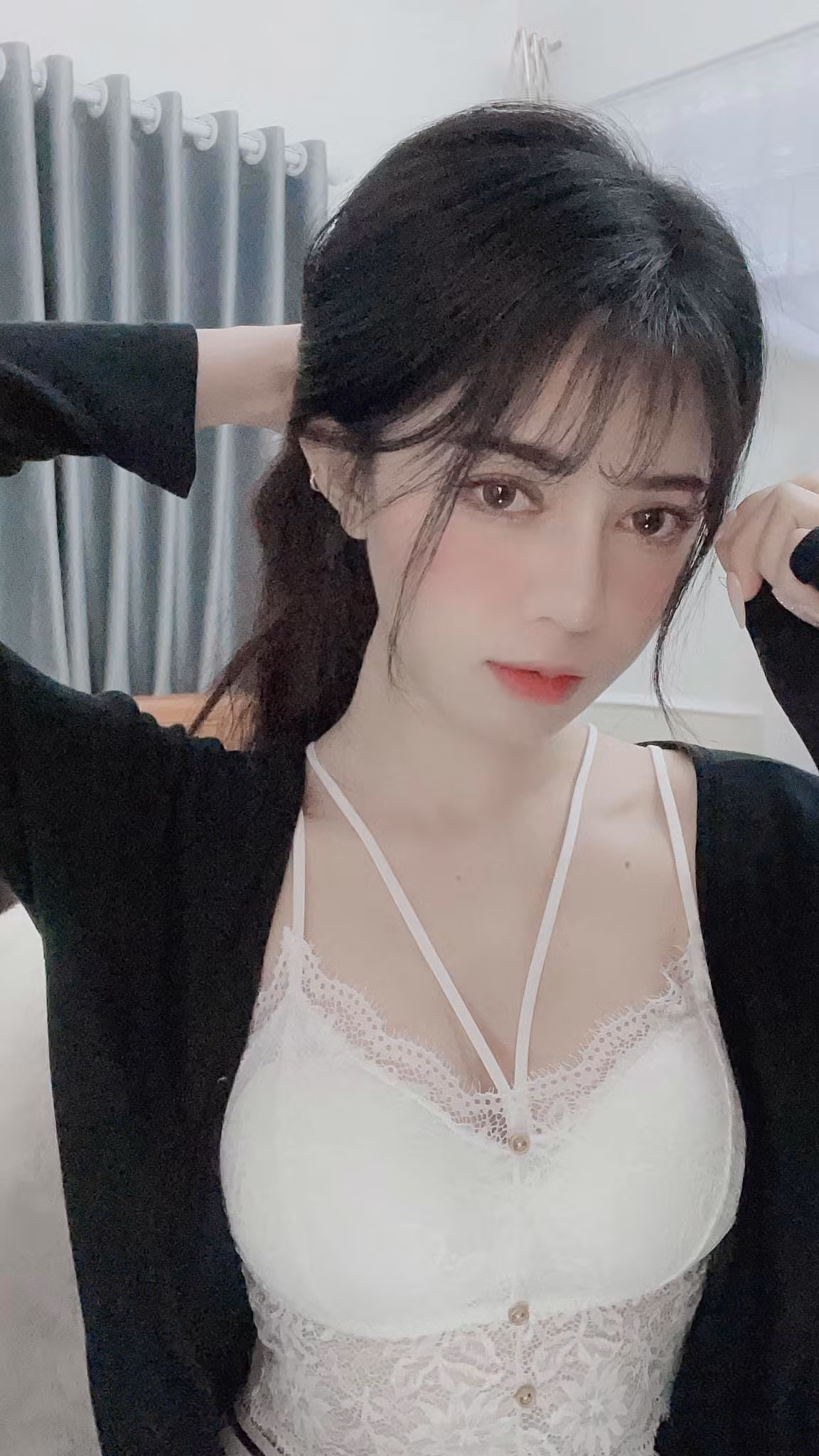 Những bộ cánh mà cô bạn khoác lên đều nhận được phản hồi tích cực.