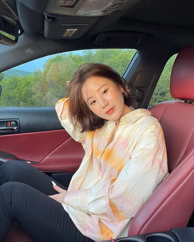 Nguyễn Thảo Trinh (sinh năm 2000) được biết đến là hot girl RMIT với độ chịu chơi không thua kém rich kid nào.