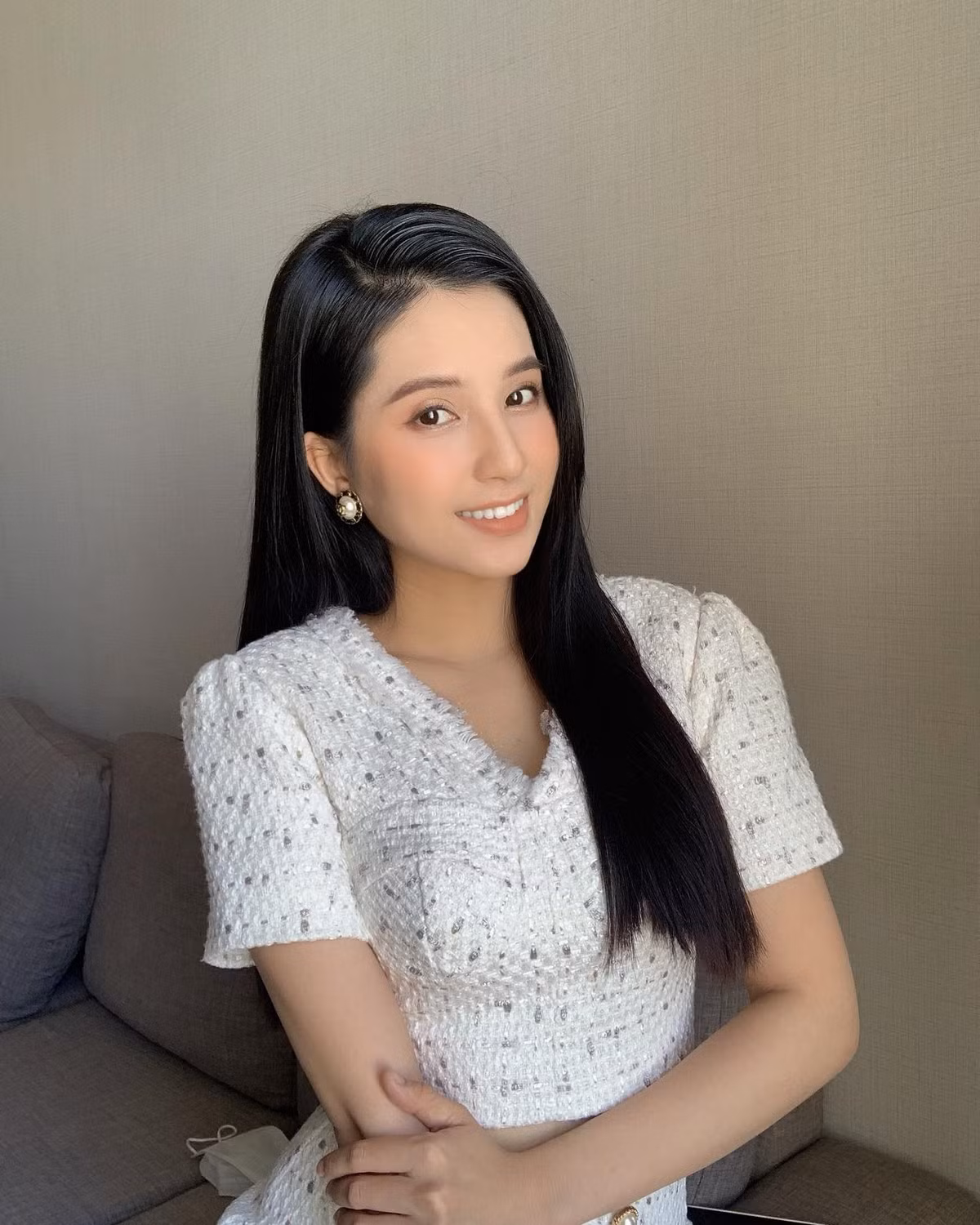Đoạn clip nhanh chóng thu hút được hơn trăm nghìn lượt xem của cư dân mạng. Nhiều người dành lời khen cho nhan sắc không son phấn của Thiên An.