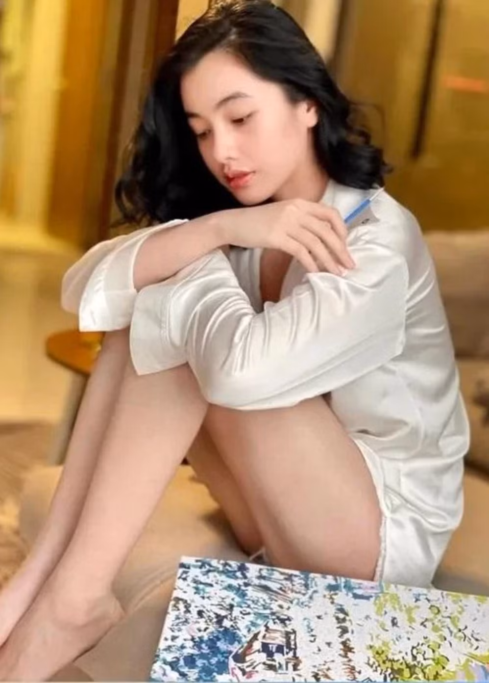 Dưới bài viết, Cẩm Đan nhận được rất nhiều lời khen của cư dân mạng, nét đẹp quyến rũ, gợi cảm của cô vẫn giữ nguyên dù là ở phong cách nào.