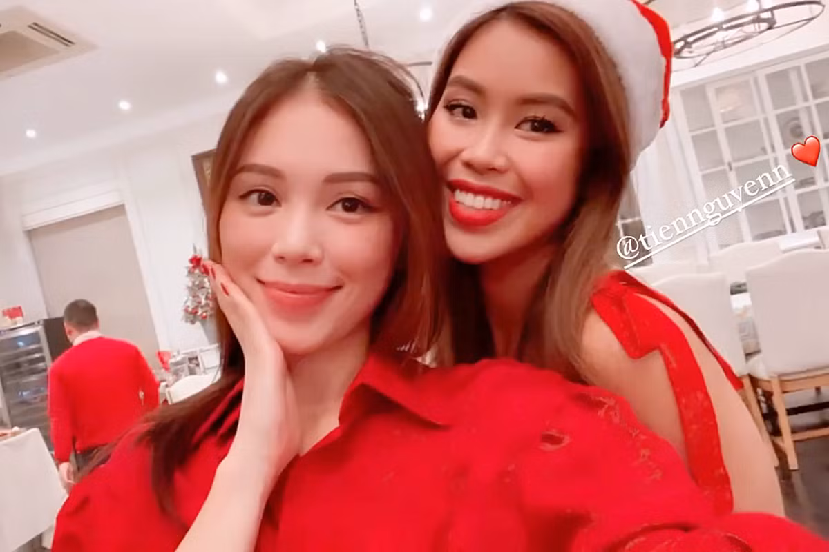 Cô nàng cũng thường xuyên tụ họp cùng các anh chị em của Phillip Nguyễn, những dịp quan trọng cũng không quên thể hiện tình cảm và sự quan tâm của mình.