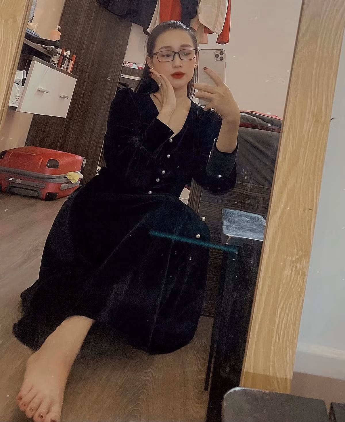 Cô nàng đang quản lý một cơ sở làm đẹp ở TP HCM. Vì làm việc trong lĩnh vực spa, làm đẹp nên Phạm Hiếu uôn xuất hiện với hình ảnh chỉn chu.