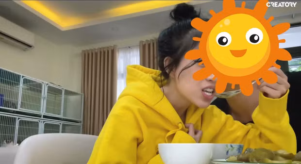 Chưa hết, trong các video gần đây trên YouTube của Linh Ngọc Đàm, người yêu mới có tên H.N cũng liên tục xuất hiện.