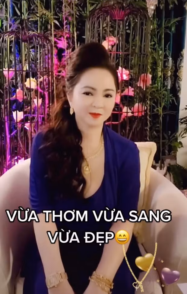 Ngoài ra, bà còn tiết lộ lý do để bà giữ sắc vóc như vậy, tất cả là vì vị thế của chồng. Đồng thời bà yêu bản thân bà vô cùng, chính vì vậy, bà sẽ không bao giờ để người khác chà đạp nhan sắc của mình.