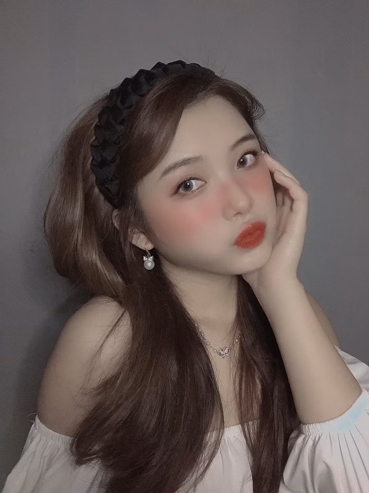 Phong cách làm việc chuyên nghiệp và tinh thần cầu tiến cũng là những điểm mạnh của người đẹp này, giúp cô gặt hái nhiều thành quả.