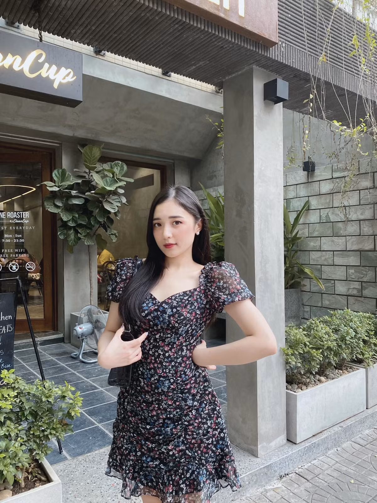 Cộng tác làm MC cho VTV từ khi còn đi học, sau ít năm Phương Thảo đã rèn luyện được bản lĩnh, phong thái tự tin trước ống kính.
