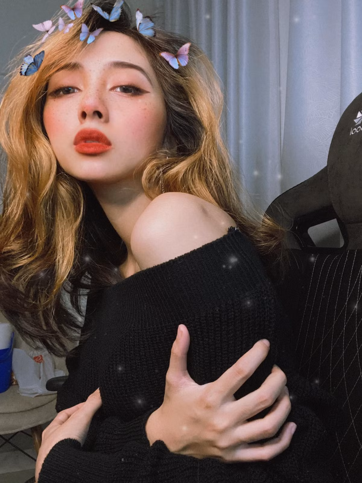 Cái gì cũng có hai mặt, và đây cũng đồng thời chính là nguyên nhân cho những phiền phức mà gần đây cô nàng phải chịu.