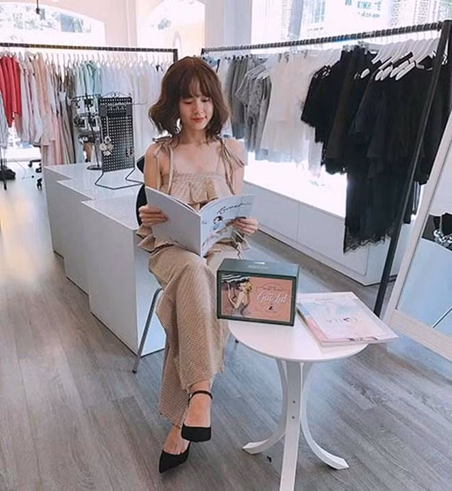 Người đẹp 8X từng khiến cộng đồng mạng ngưỡng mộ khi mạnh tay chi tới 15 tỷ đồng để đầu tư vào một khu vui chơi mua sắm kết hợp ẩm thực thời trang tại Sài thành.
