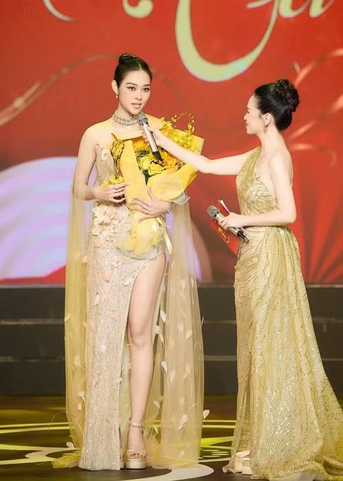 Trong danh sách top 5 đề cử, ngoài Diệp Bảo Ngọc, còn có Anh Thư, Uyển Ân, Thúy Ngân và Minh Hằng. Ảnh: FBNV.