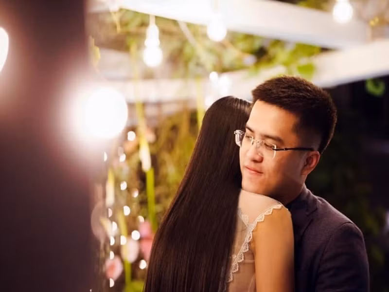 Phú Đạt từng không biết đeo nhẫn vào bên tay nào của Ngọc Hân.