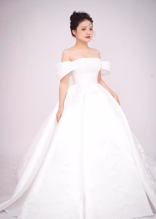 Thu Trang chia sẻ trên Znews, sau khi kết hôn, cô vẫn theo đuổi công việc diễn xuất.