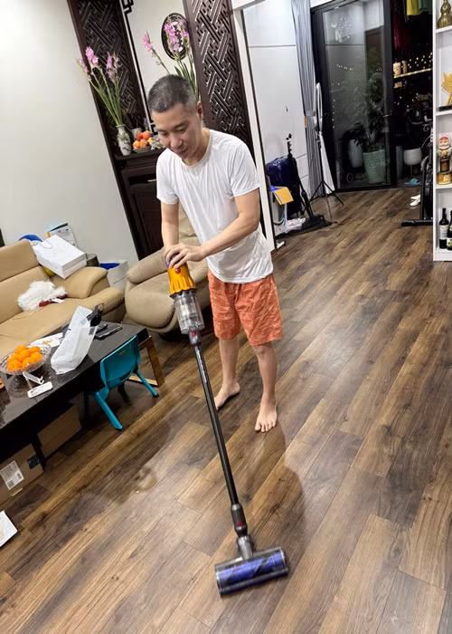 Nam nghệ sĩ đã giúp được vợ dọn dẹp nhà cửa, rửa bát.