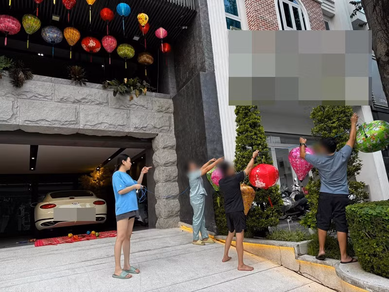 Căn biệt thự của vợ chồng Đàm Thu Trang rộng rãi, có nội thất sang trọng.