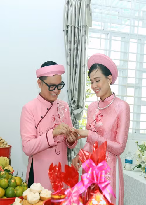 Vợ chồng Dương Mỹ Linh tổ chức lễ ăn hỏi, đám cưới vào cuối năm 2022.