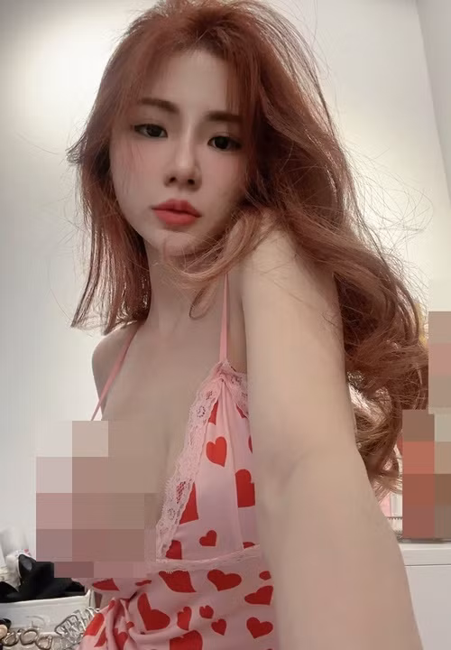Nhiều người cho rằng Lee Ming San nên tiết chế độ hở bạo khi mặc váy ngủ.