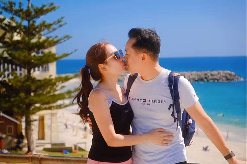 Ngọc Duyên cho rằng chồng khá hoàn hảo, không có tật xấu. Cả hai chưa bao giờ cãi nhau, hợp tính đến mức chỉ cần nhìn cũng sẽ hiểu đối phương sắp làm chuyện gì. Ảnh: FBNV.