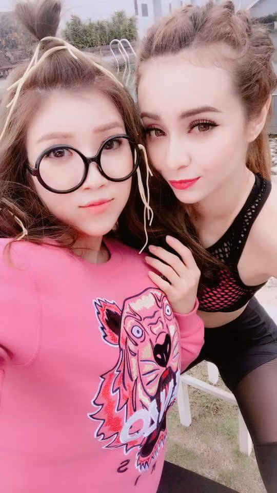 Hai nữ nghệ sĩ đăng tải không ít hình ảnh bên nhau.