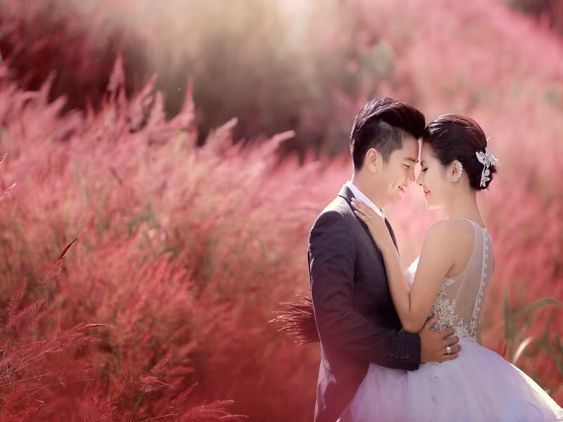 Sau nửa năm hẹn hò, Vân Trang và Quân Lê quyết định về chung một nhà. Cả hai cùng lên ý tưởng cho lễ ăn hỏi và đám cưới.