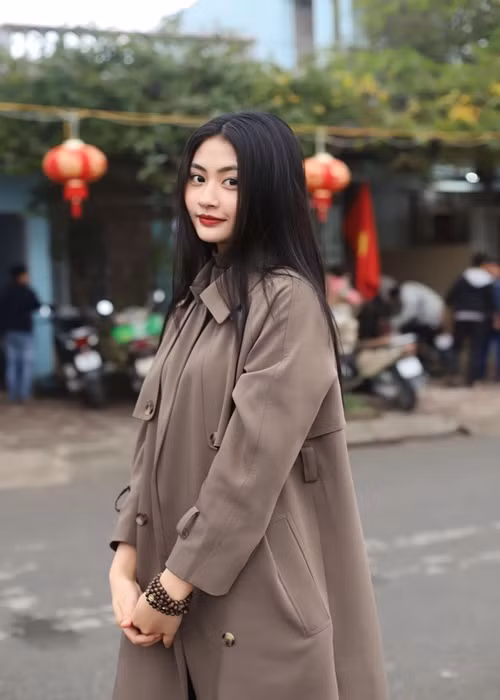 Theo Znews, ba Xuân Hạnh mất sớm, mẹ vất vả nuôi cô và chị gái. Ảnh: Tiền Phong.
