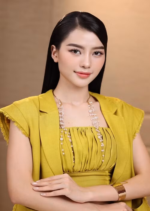 Gần đây, ba Hoàng Thị Nhung bị tai biến và không có người chăm sóc. Cô khuyên ba mẹ quay về bên nhau. "Mẹ bỏ qua mọi chuyện quá khứ để quay lại với ba", Hoàng Thị Nhung cho biết. Ảnh: FBNV.