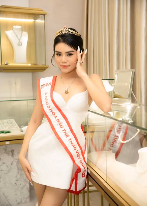 Chu Thị Ánh đoạt danh hiệu á hậu 2 cuộc thi Miss Fitness Vietnam 2022 - Hoa hậu Thể thao Việt Nam 2022. Ảnh: FBNV.