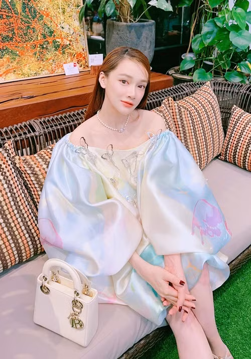 Vợ Trường Giang sở hữu vẻ đẹp mặn mà sau 2 lần sinh nở.