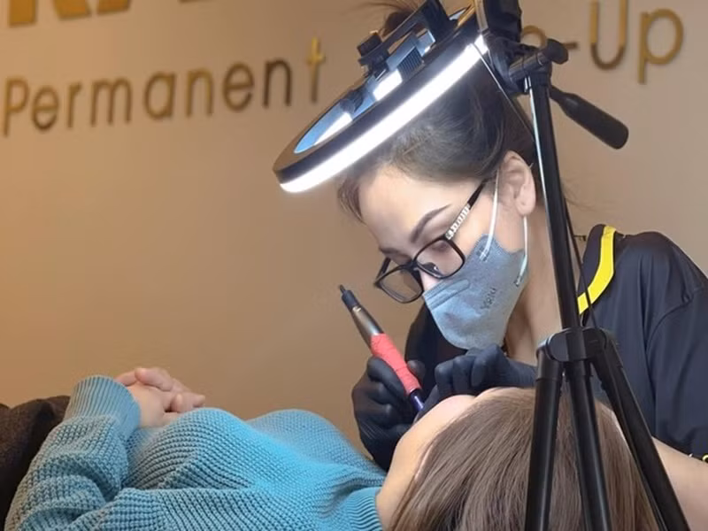 Nàng hậu muốn phát triển nghề phun xăm.