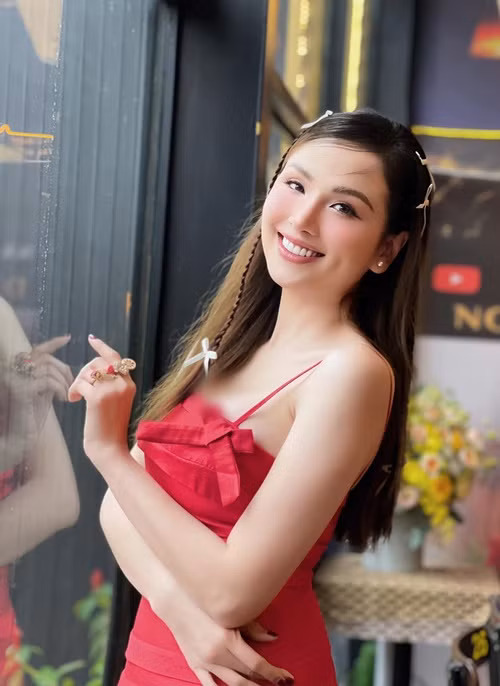 Nghệ sĩ Phi Phụng chia sẻ trên Dân Trí, Diễm Hương tiết lộ về chuyện tổ chức đám cưới trước khi sang Canada định cư.