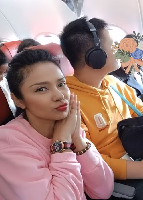 Việt Trinh cùng con trai đón giao thừa tại Thái Lan.