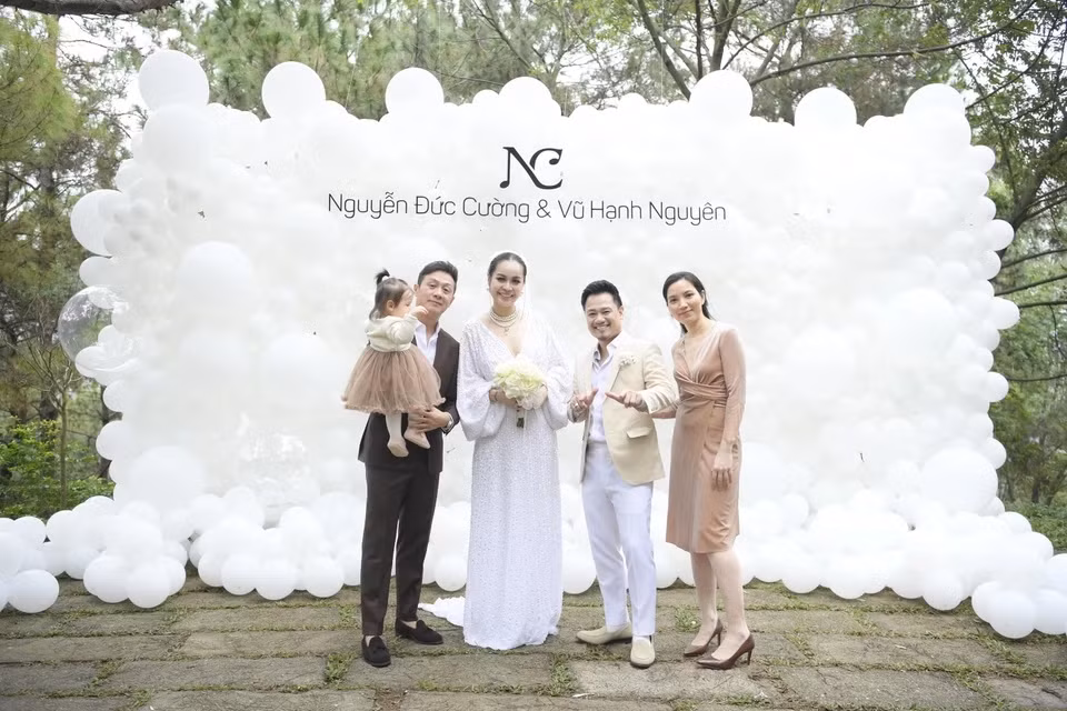 Vợ MC Anh Tuấn cũng xuất hiện trong đám cưới của Nguyễn Đức Cường. Ảnh: Vietnamnet.
